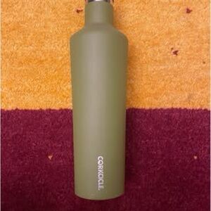 25oz Corkcicle Water Bottle